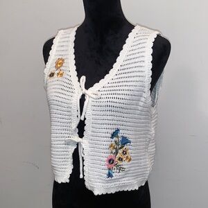 White Crochet Tie-Front Floral Vest for Spring/Summer.